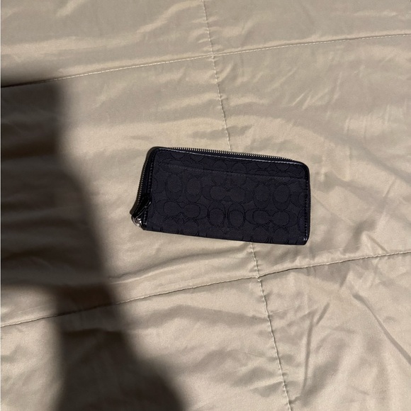 Coach Black Wallet with Textured Fabric and Zipper Closure - Picture 2 of 3